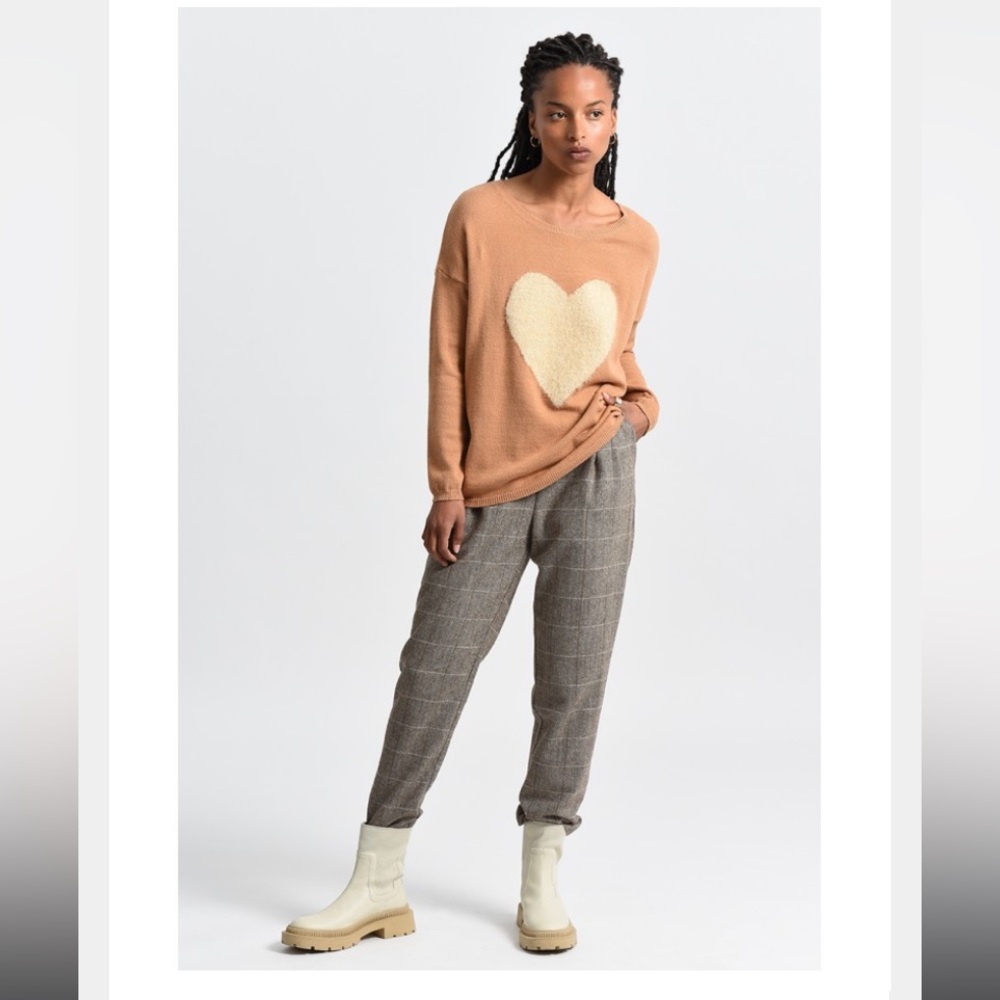 MOLLY BRACKEN heart appliqué sweater. Designer collection. NWT🏷️